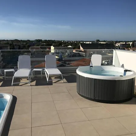 Apartment Contemporary With Rooftop Swimming Pool Bibione