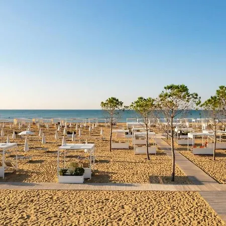Contemporary With Rooftop Swimming Pool Apartment